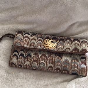 Non-branded clutch!